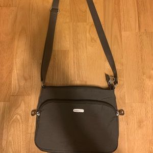 Baggallini cross body purse